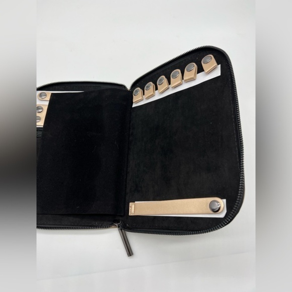 Halston travel jewelry case